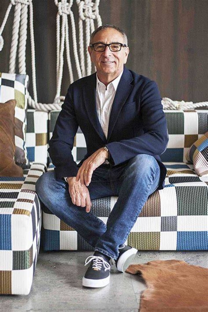 Ron Robinson Closing BrickandMortar Stores Los Angeles Business Journal