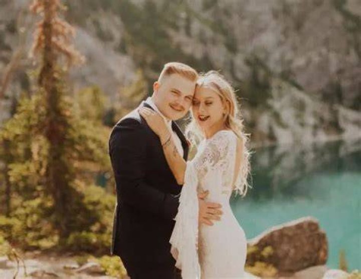 Rose Madden Wiki (Zach Bryan&rsquo;s ExWife) Age, Kids, Family, Net Worth