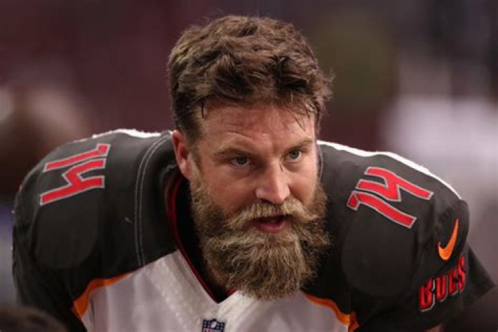 Ryan Fitzpatrick Bio, Net Worth, Salary, Wife, Family, Age, Teams