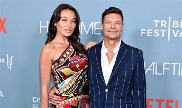 Ryan Seacrest&rsquo;s girlfriend Aubrey Paige shows off her incredible