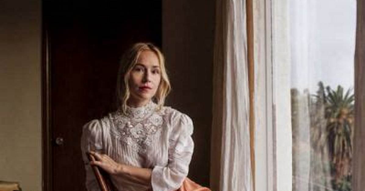 Sarah Goldberg Bio, Wiki, Age, Height, Husband, American Idol, Movies, and Net Worth