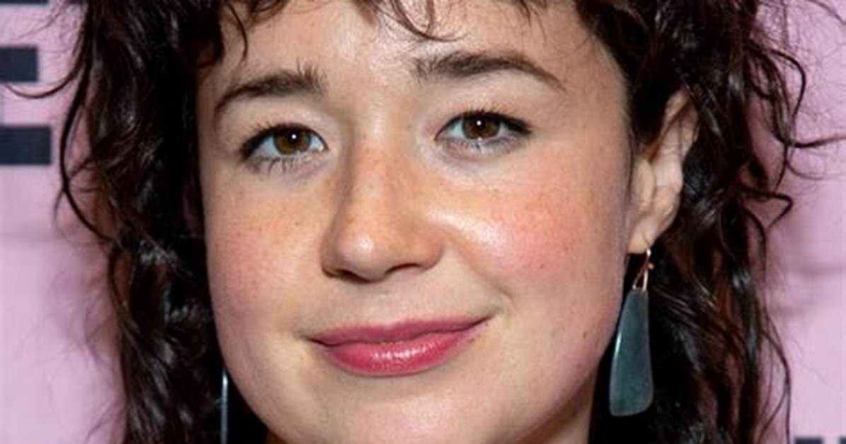 Sarah Steele