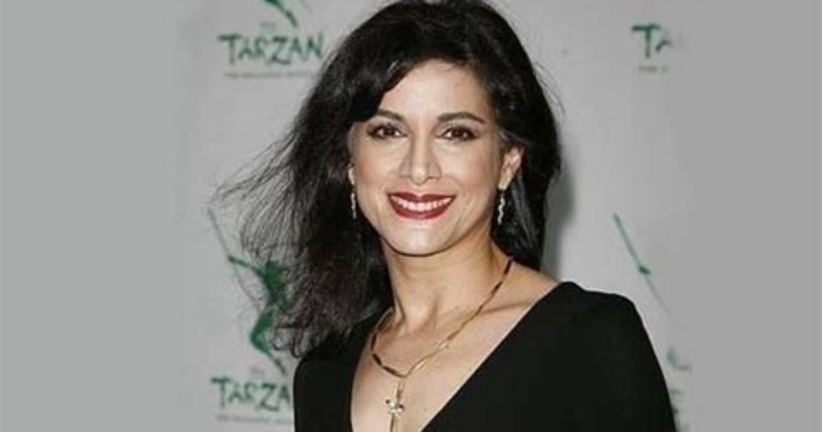Saundra Santiago Net Worth