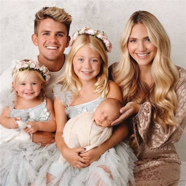Savannah Labrant Tiktok, Youtube, Bio, Wiki, Age, Ex, Mom, Sister, and Net Worth