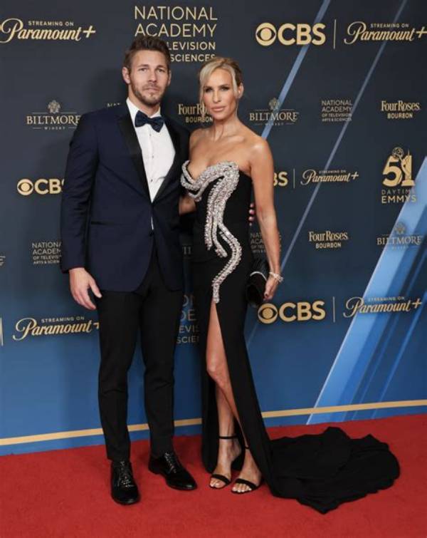Scott Clifton Height