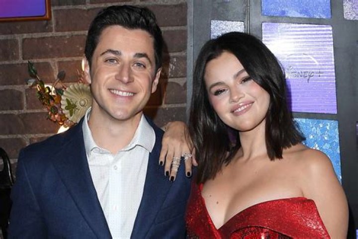 Selena Gomez and David Henrie share the screen again for 'Wizards of