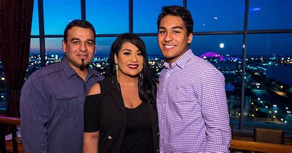 Selena's Older Sister's Family Life, Explained
