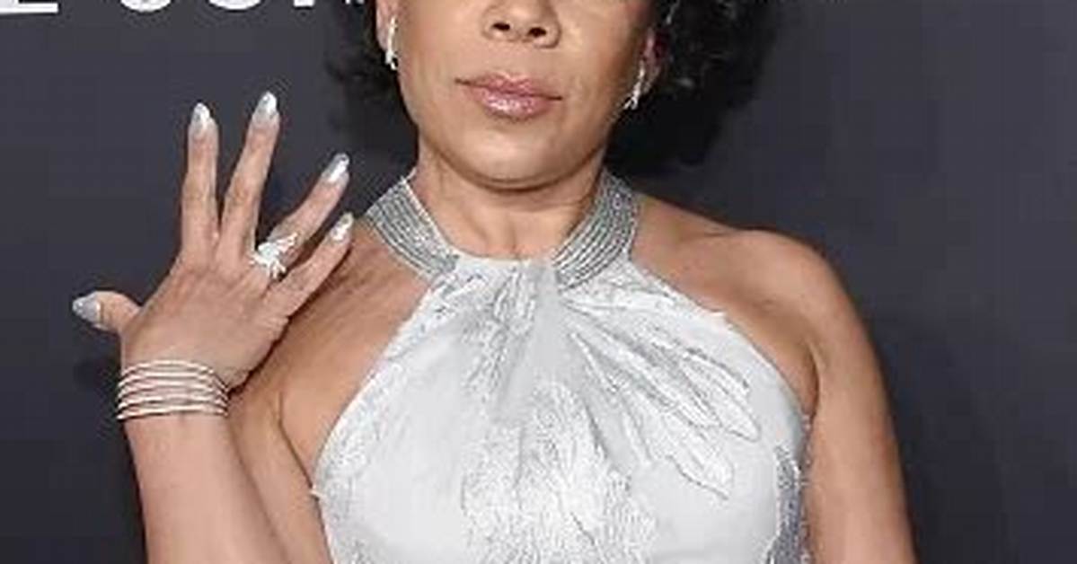 Selenis Leyva – Biography, Facts & Life Story