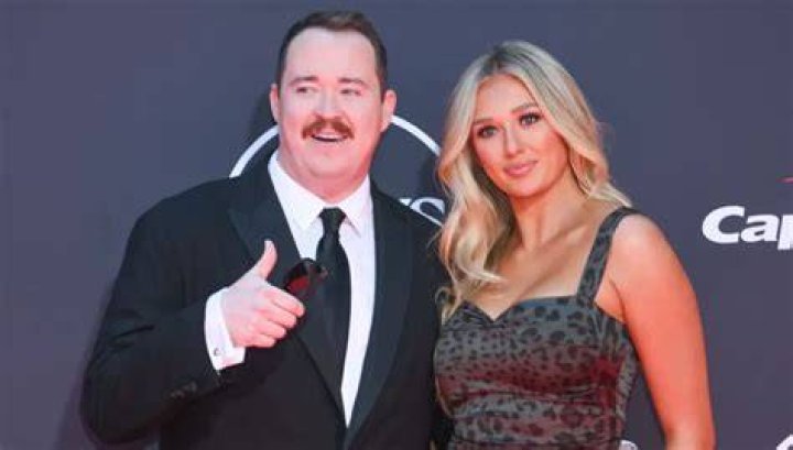 Shane Gillis net worth, girlfriend, wiki, age, height, biography and