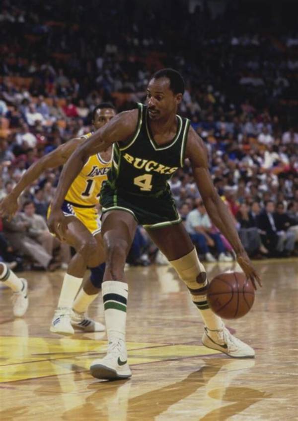 Sidney Moncrief Net Worth