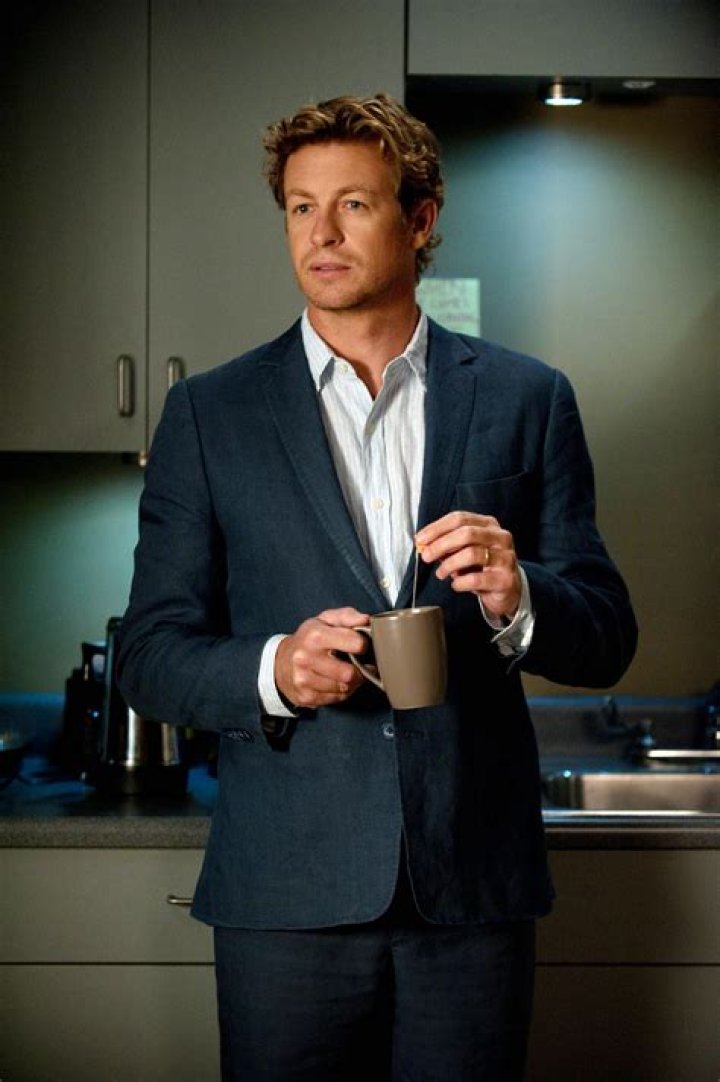 Simon Baker (The Mentalist) What happened to his face?