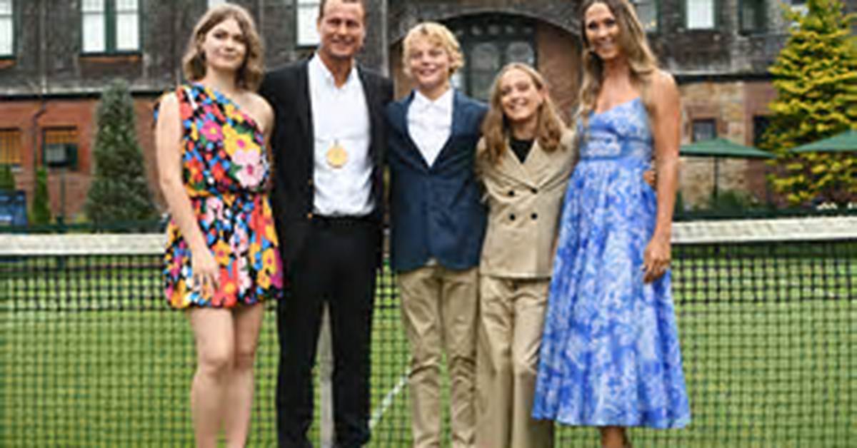 Simon Mee Girlfriend Bec? Age Family and Net Worth