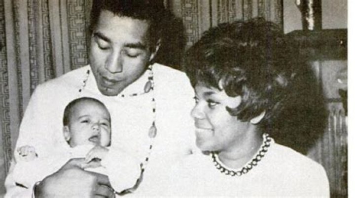 Smokey Robinson Parents, Nationality, Family, Ethnicity, Wife