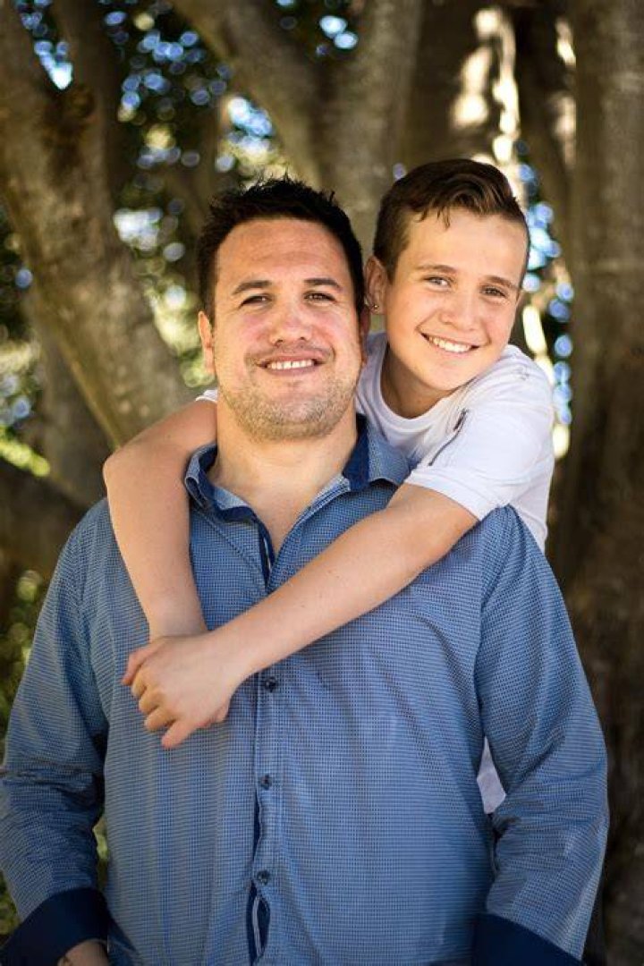 Son's beautiful Alzheimer's tribute to dad set to Kenny Chesney ”While