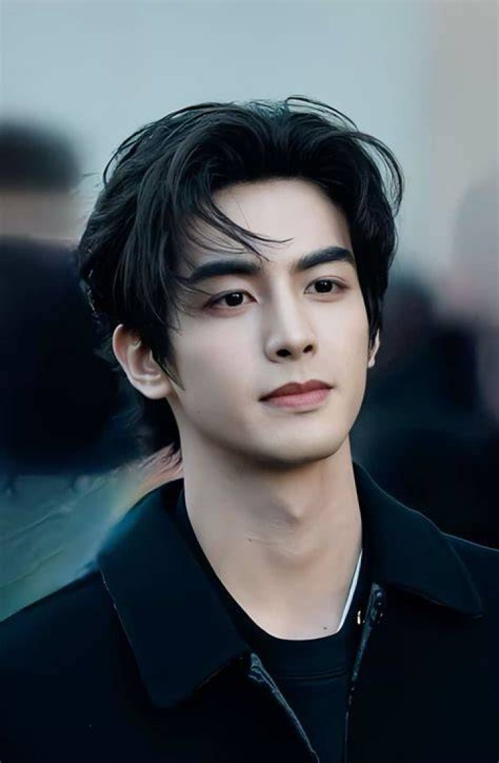Song Weilong Songs, Actors, Newsboy
