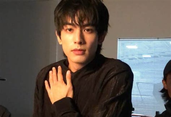 Song Weilong Sues His Agency Huanyu Films For “Contract Disputes