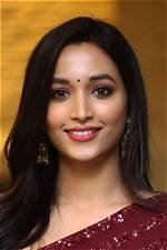 Srinidhi Venkatesh's Biography and Facts'