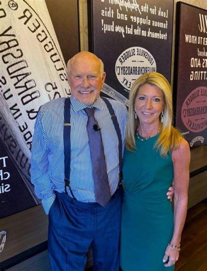 Stephanie Link Net Worth Bio, Wiki, Age, CNBC, Husband, Married