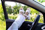Strong Legs: Beautiful Lady Without Hands Drives Car Perfectly with Her Feet, Stunning Video Inspires Netizens