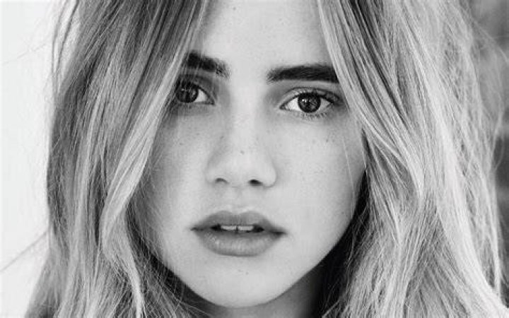 Suki Waterhouse English model
