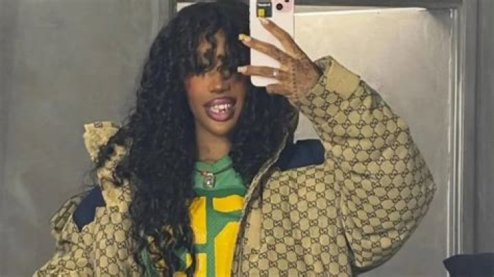 SZA Shares Multiple Nude Selfies 'F*** A Finsta' iHeart