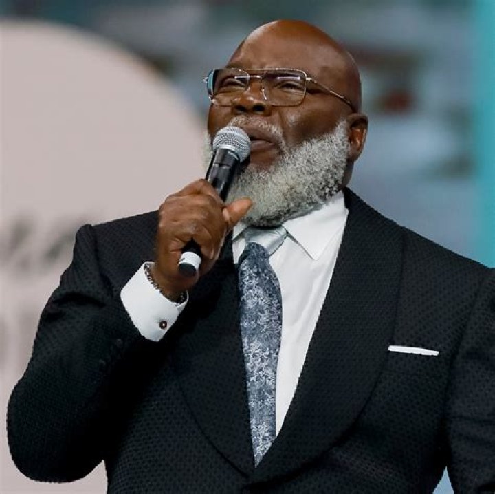 T.D. Jakes steals the show as thousands of faith leaders converge in Dallas