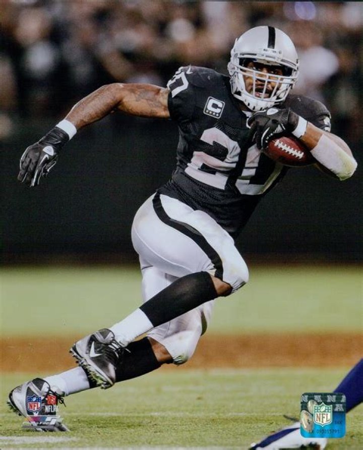 Tafur In England, Raiders&rsquo; Darren Waller feels the connection to his
