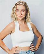 Taylor Misiak's Biography: Age, Height, Boyfriend, Acting Career