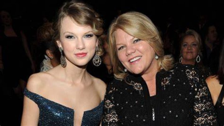 Taylor Swift Reveals Her Mom Has Cancer