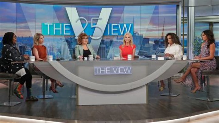 The View fans think cohost Sara Haines&rsquo; husband Max Shifrin is &lsquo;hot