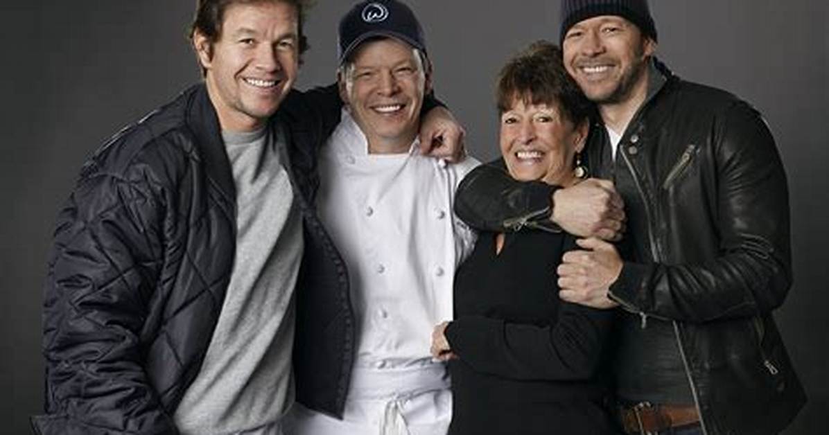 The Wahlberg Family: Wahlburgers. | Thecelebsinfo