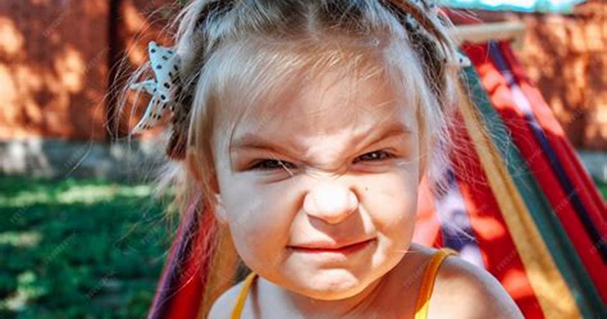 “This Is Really Bad”: Little Girl Flaunts Long Artificial Nails at Swimming Pool, Video Sparks Outrage