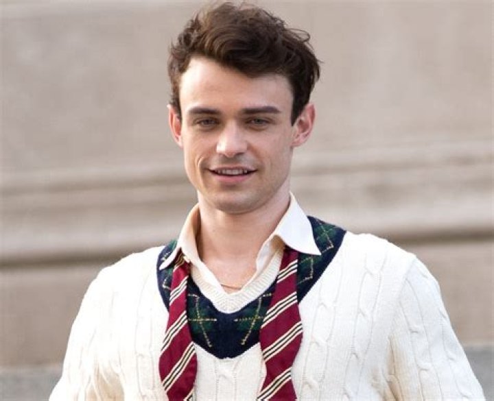 Thomas Doherty's Relationship History Everything We Know Girlfriend