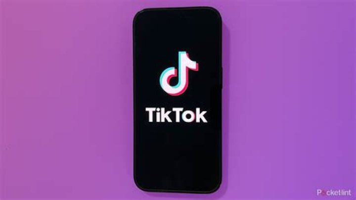 &bdquo;TikTok'e&ldquo; plinta milijonus sugluminę vaizdo įra&scaron;ai makiažą įvaldžiusi