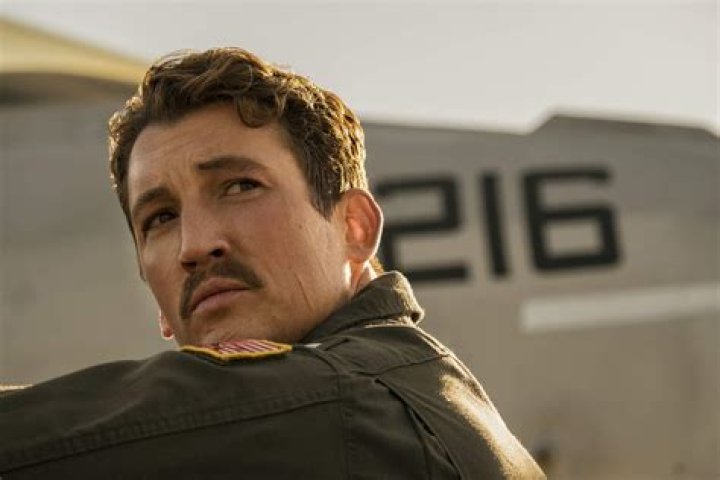 Top Gun Maverick&rsquo;s Lewis Pullman Flaunts PDA with Girlfriend Rainey