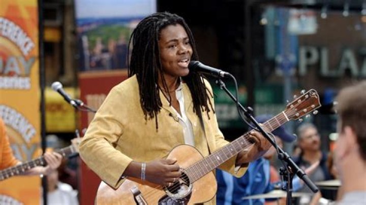 Tracy Chapman Photos of the SingerSongwriter Hollywood Life