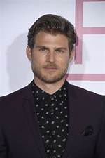 Travis Van Winkle Height
