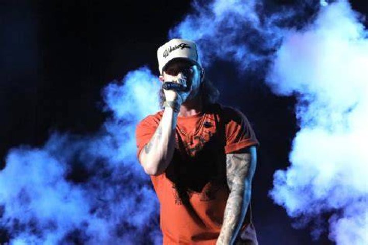 Tyler Hubbard on Deck to Play a Thanksgiving Halftime Show