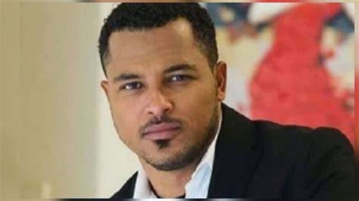 Van Vicker&ldquo;I cannot trade this for anything&rdquo; as he Poses with Family