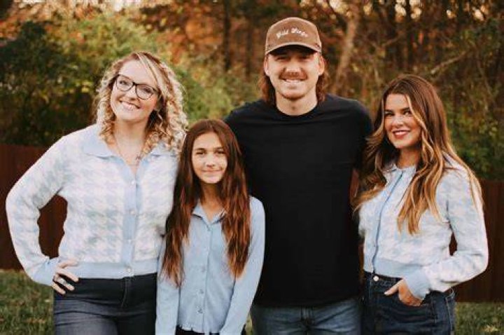 Wallen & Sister Ashlyne Share FullCircle Moment On New Song