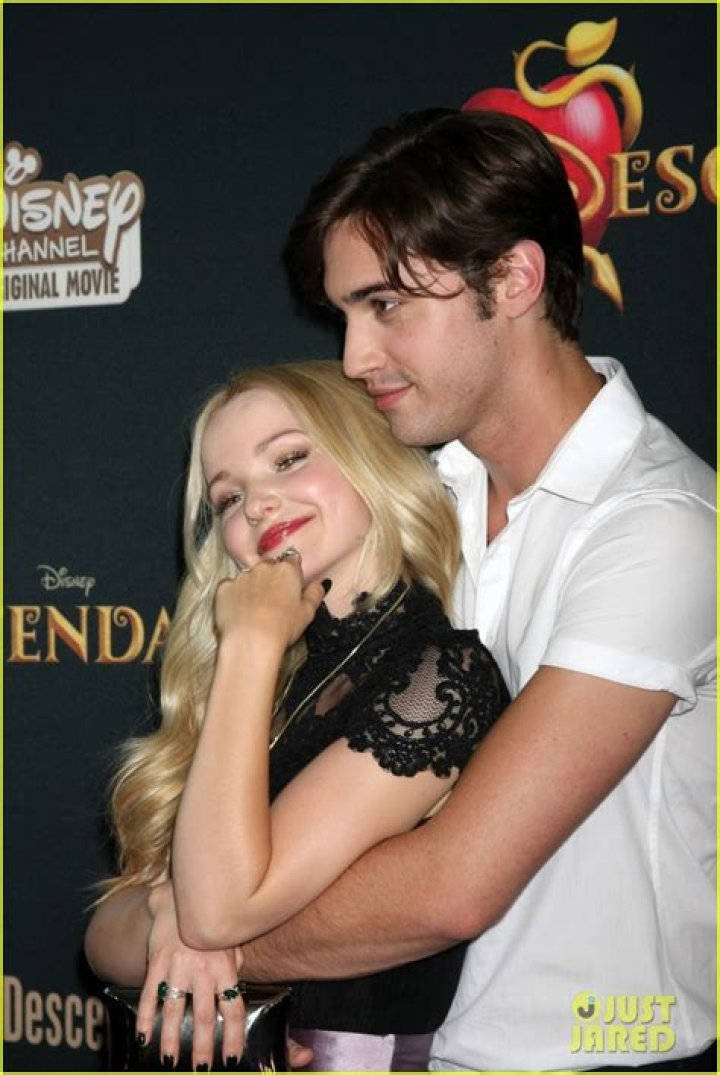 Was Dove Cameron Engaged? Ryan McCartan Split Details J14