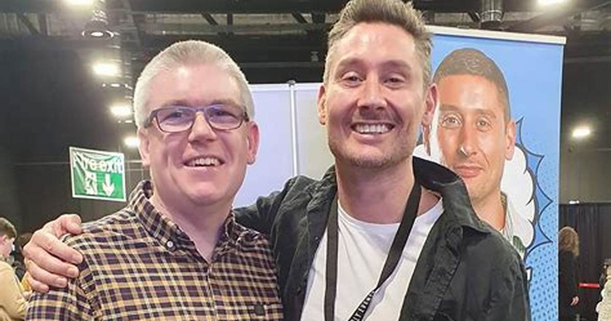 Was Simon Carlyle Gay or Does He Have a Wife? Sexuality