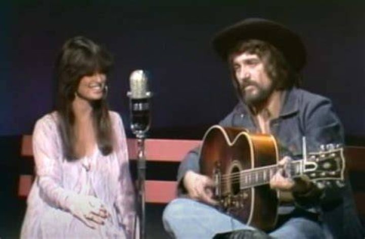 Waylon Jennings Singing &ldquo;Waymore&rsquo;s Blues&rdquo; Alongside His Wife Jessi