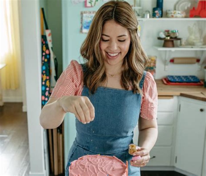 What Food Network Star Molly Yeh Eats in a Day