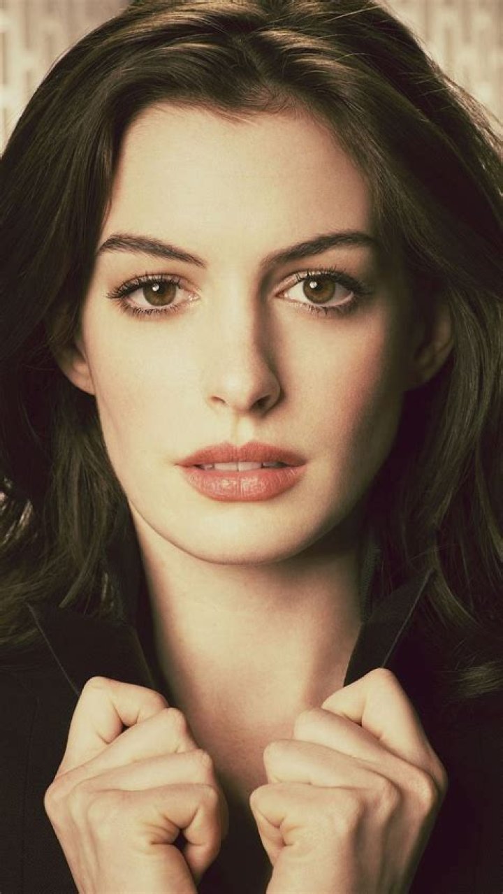 What Size Is Anne Hathaway? Height, Weight, Measurements & More