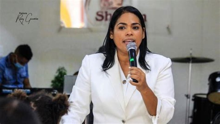 Who is Pastora Rossy Guzm&aacute;n? Watch Rossy Guzm&aacute;n Video (Video De La