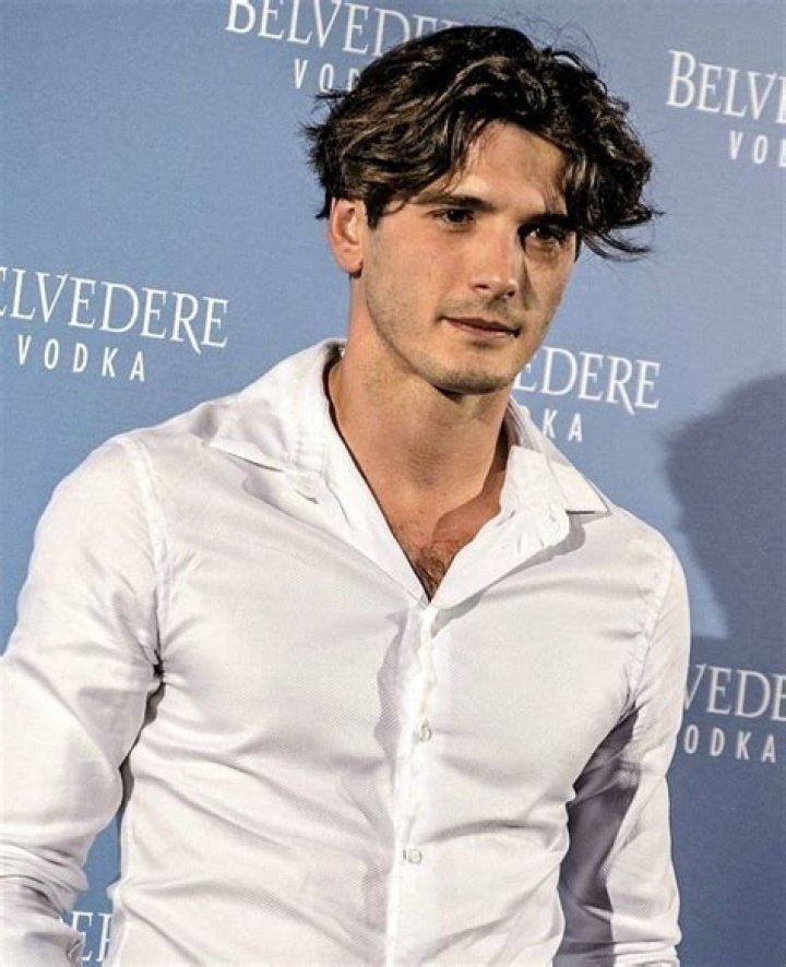 Who is Yon Gonz&aacute;lez? Wife, Net Worth, Relationships, Wiki