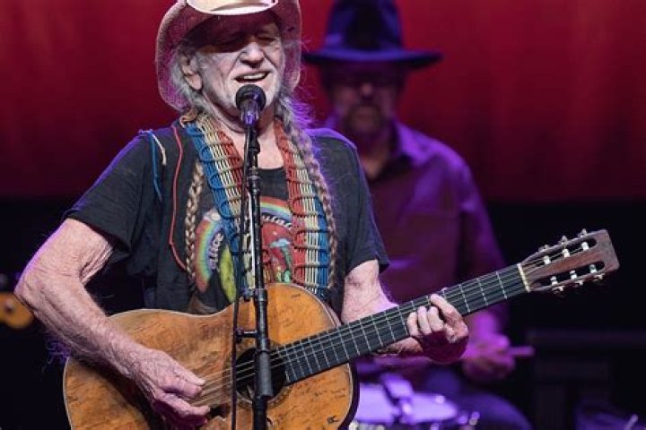 Willie Nelson Announces 2018 Outlaw Music Festival Tour