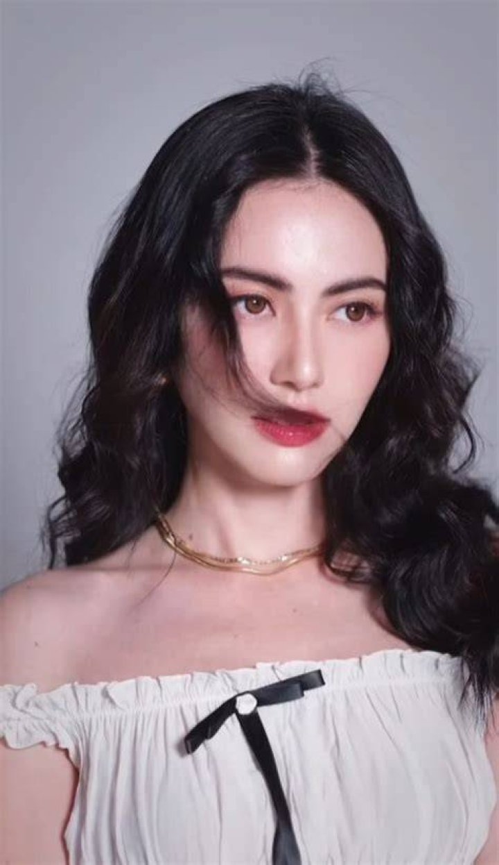 Yinyleon ดาราเอวีสาย MILF ดาราเอวีที่หนุ่มๆหลงใหล