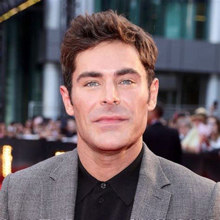 Zac Efron Returned to the &ldquo;High School Musical&rdquo; School &mdash; See Photo